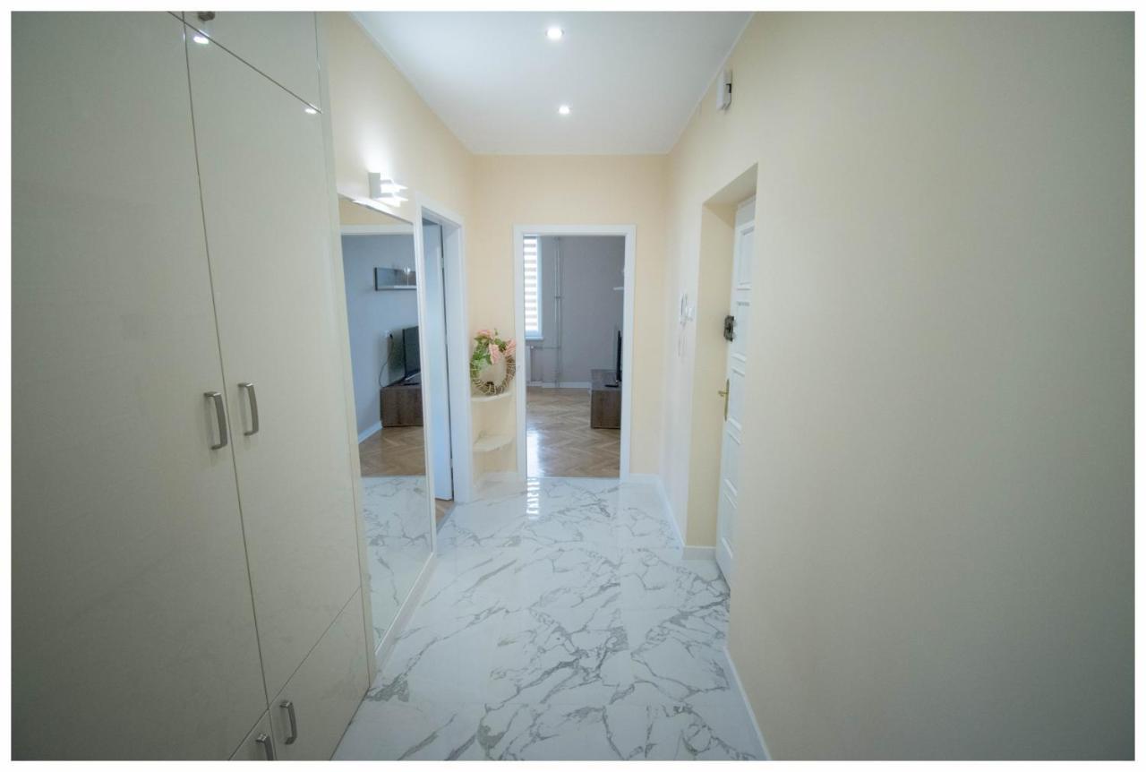 Color 24 Apartament III Сталёва-Воля Экстерьер фото